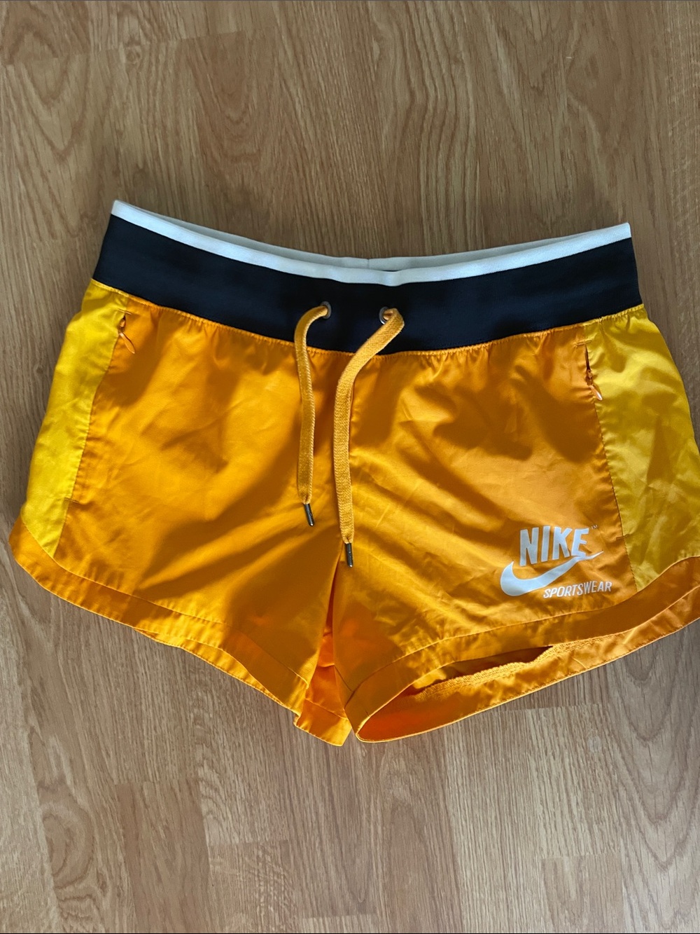 Nike sportswear shorts with pockets small